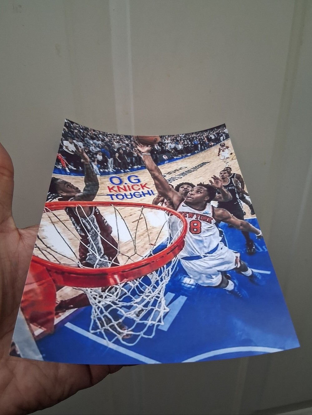 O.G KNICKS🗽"THE TIP IN"OVER THE SPURS (5x7) GLOSSY 2026 NO BORDERS POSTER!🔥